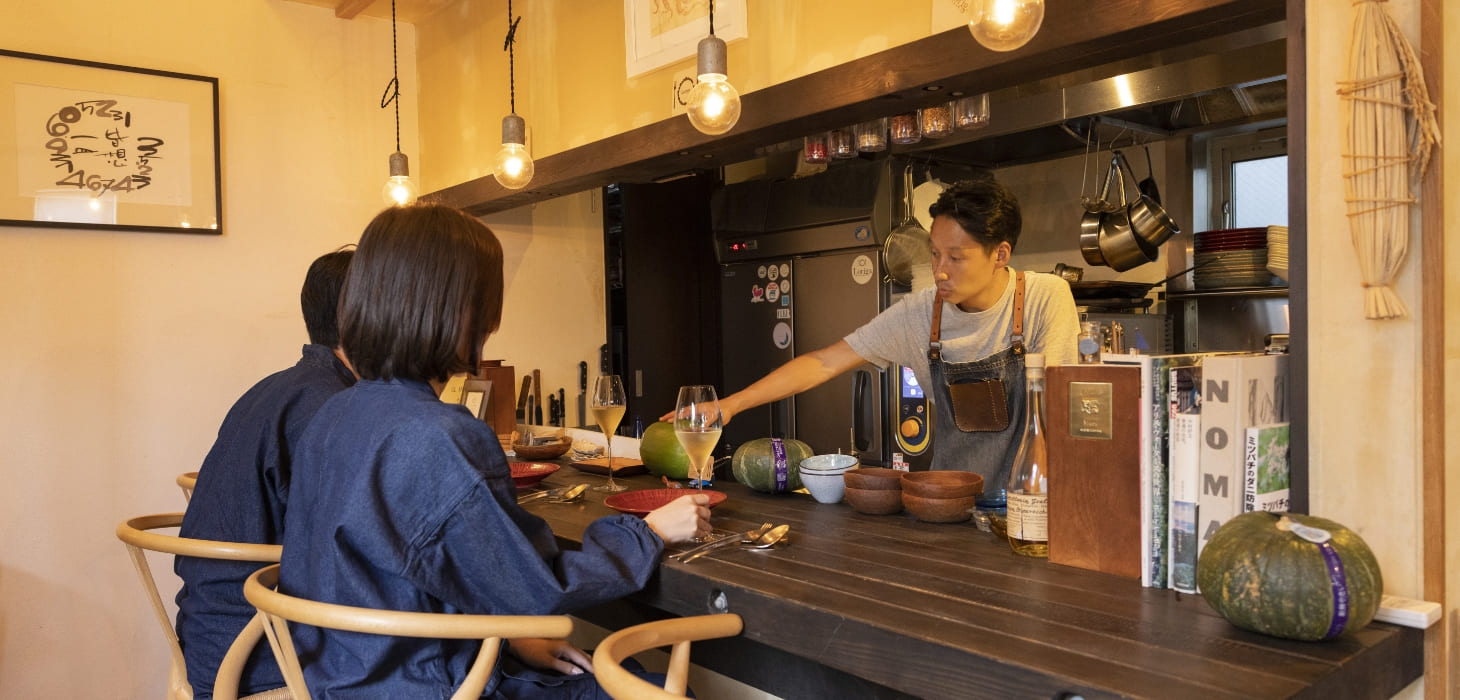 [写真] 赤提灯の店