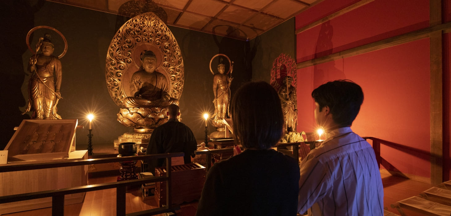 [写真] 湯気が立つ風呂