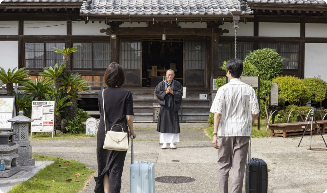[写真] 木彫りの仏像