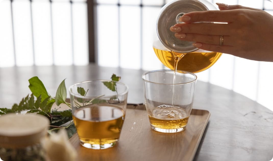 [写真] 漁港と船