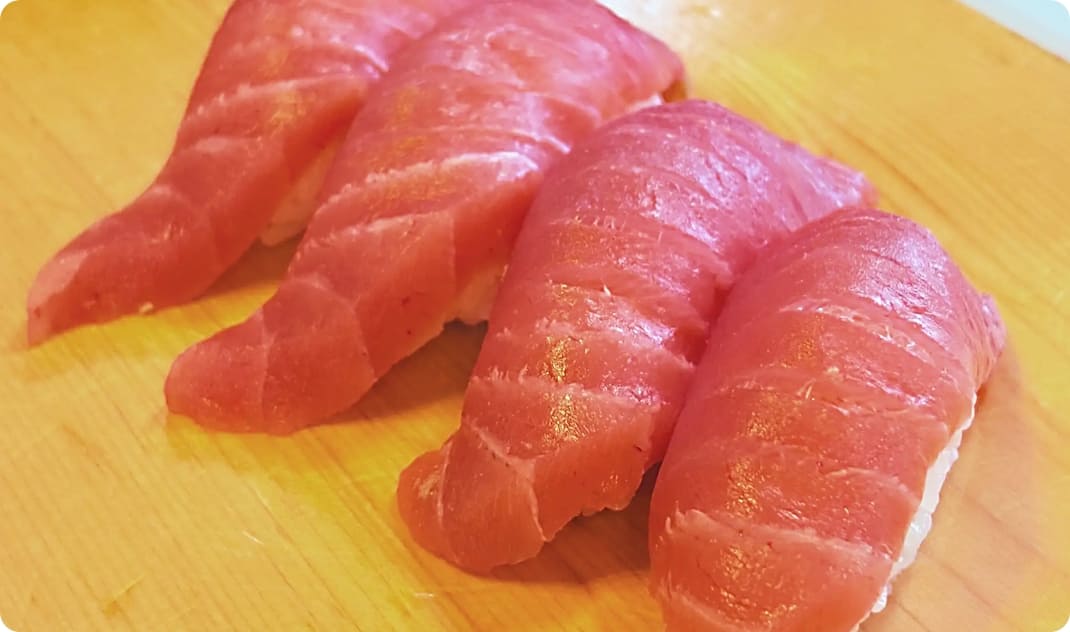 [写真] 脂の乗ったネタが美しく握られた、マグロの握り寿司