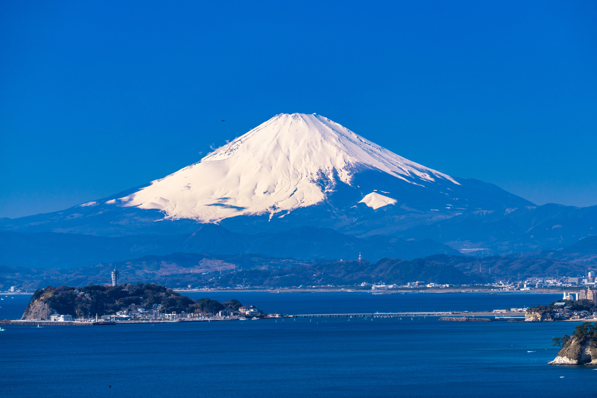 海越しの富士山