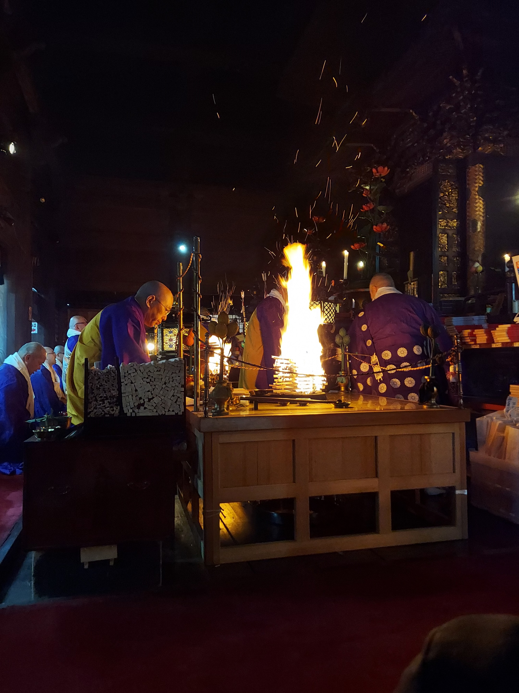 大山寺の伝統行事！年１度の五壇護摩修行