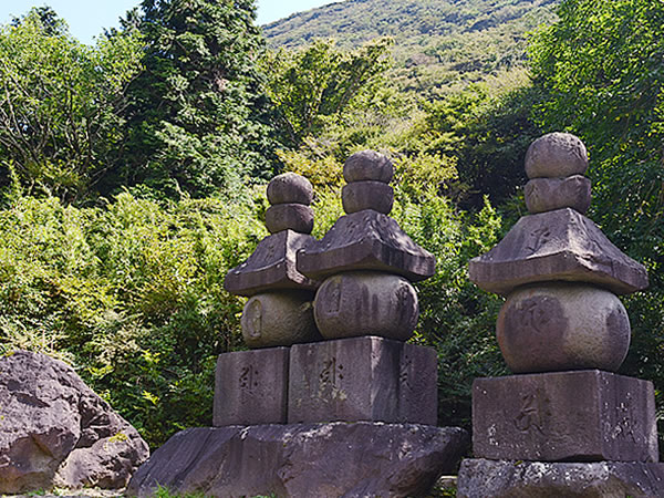 曽我兄弟・虎御前の墓