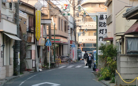 本鵠沼商店街（はす池通り）